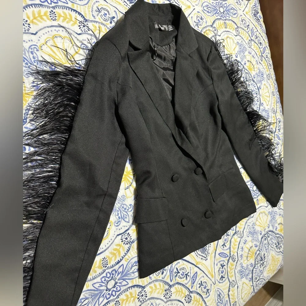 Blazer - Picture 4 of 5